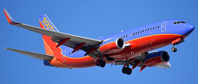 Southwest Boeing 737-7H4 N466WN, Phoenix Sky Harbor, January 12, 2016
